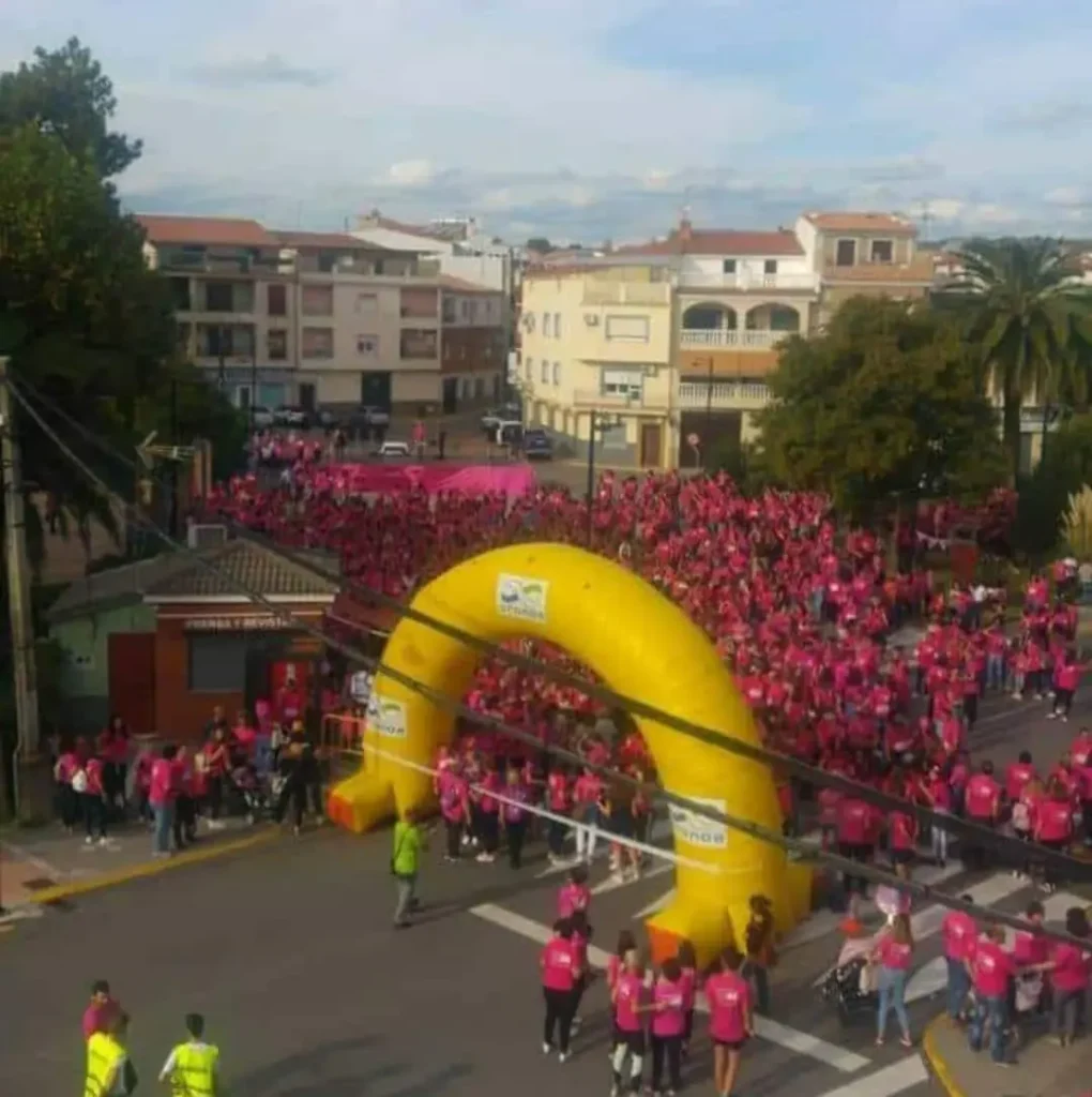 Marcha Rosa en Montehermoso 2024: Más de 1000 Participantes en la Lucha contra el Cáncer de Mama