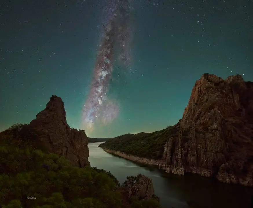 ¨_Monfragüe: Tres Décadas de Conservación y Transformación a Través de la Mirada de Casto Iglesias