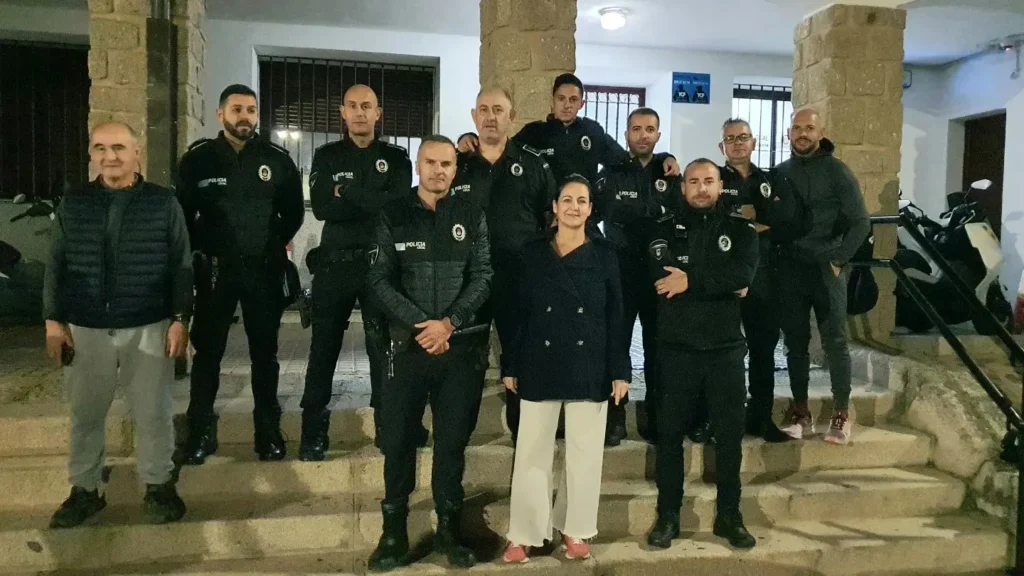 Despedida Emotiva a Nueve Policías Locales que Parten para Ayudar en Valencia