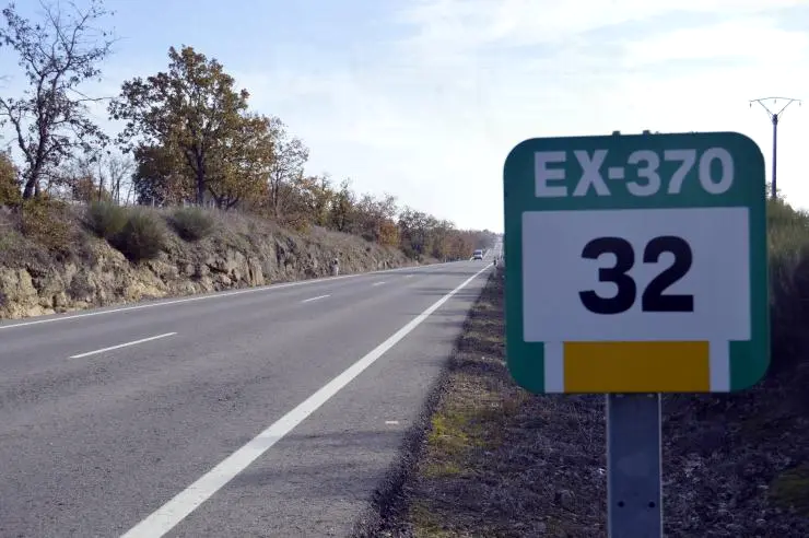 La Dama de Blanco en el Tramo de la Muerte: Misterio en la Carretera EX-370