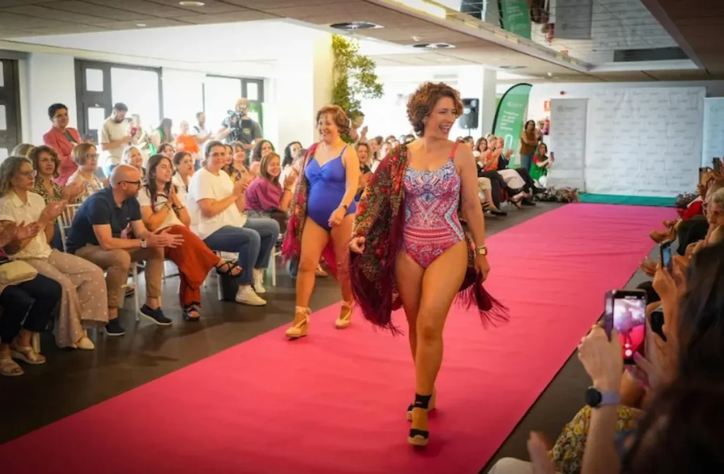 Lucha y Glamour: Nueve Supervivientes de Cáncer de Mama Deslumbran en la Pasarela de Badajoz