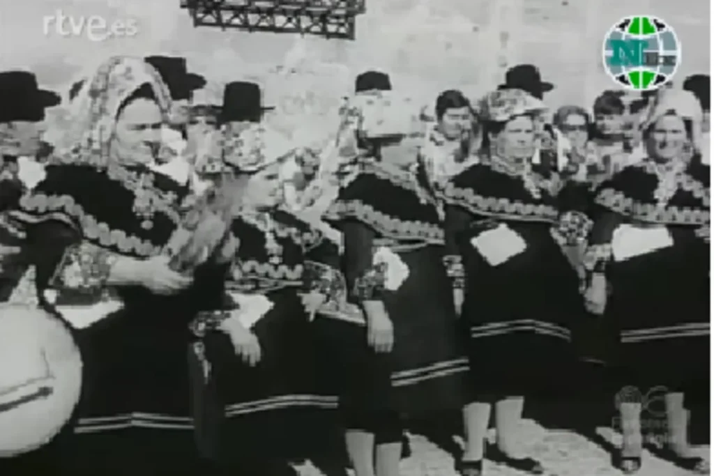 Grupo Folclórico de Montehermoso celebró en 1971 el Teléfono Cinco Millones en Plasencia