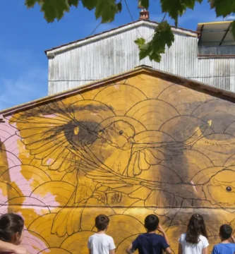 Vientos del Pueblo llega al CEIP Sebastián Martín con un mural inspirado en Gloria Fuertes